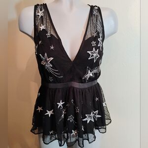 Express, NEW, embroidered top, sz 8 NWTs